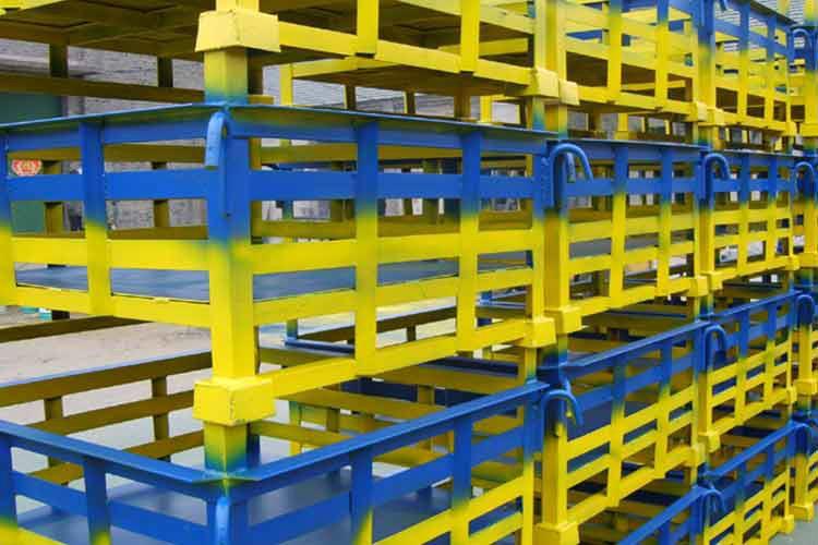 铁皮周转箱可与多种物流容器和工位器具配合，用于各类仓库、生产现场等多种场合